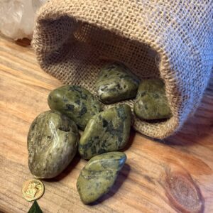 Pedra Rolada 3 a 4cm - Jade Nefrita